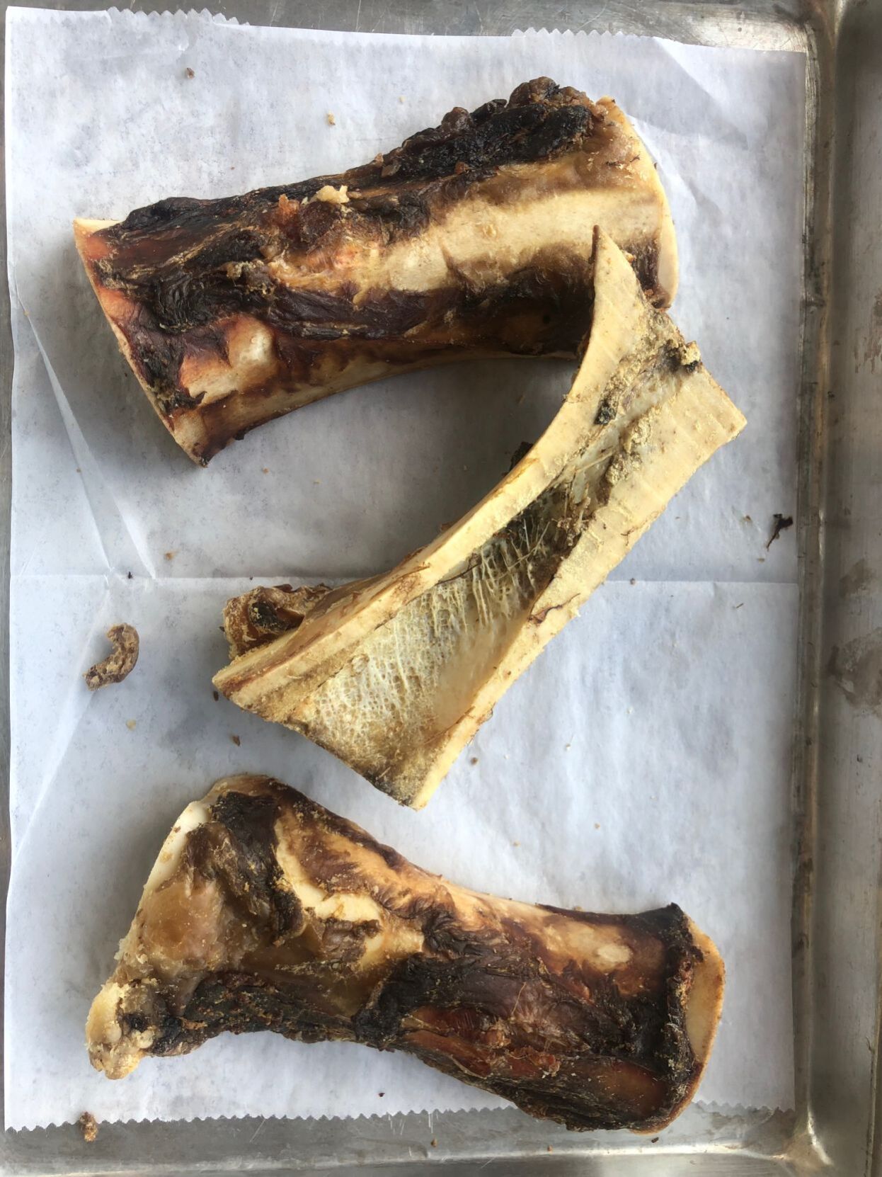 Roasted marrow bones (for dogs)